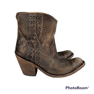 Liberty Black Womens Studded Leather Ankle Boots Size 7
